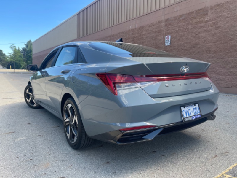 LeaseBusters - 2023 Hyundai Elantra Luxury IVT